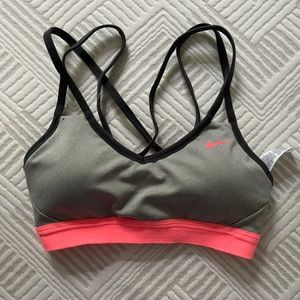 NIKE CROSSBACK SPORTS BRA